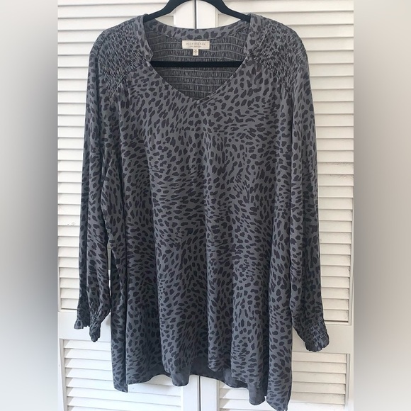 Side Stitch Smocked Yoke Printed Tunic - Picture 3 of 6